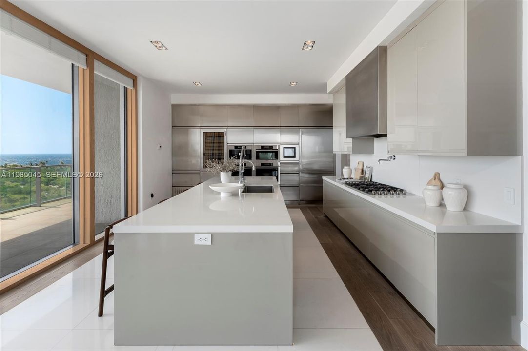 Recently Sold: $13,500,000 (4 beds, 3 baths, 4154 Square Feet)
