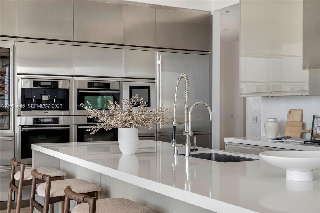 Recently Sold: $13,500,000 (4 beds, 3 baths, 4154 Square Feet)