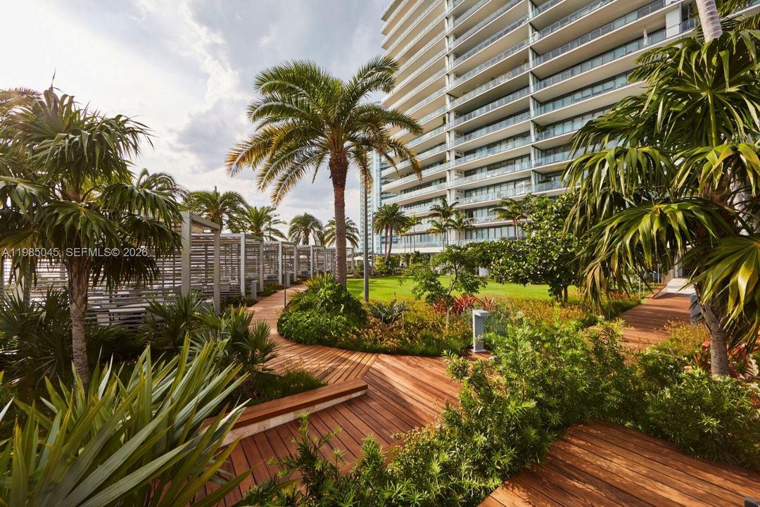 Recently Sold: $13,500,000 (4 beds, 3 baths, 4154 Square Feet)