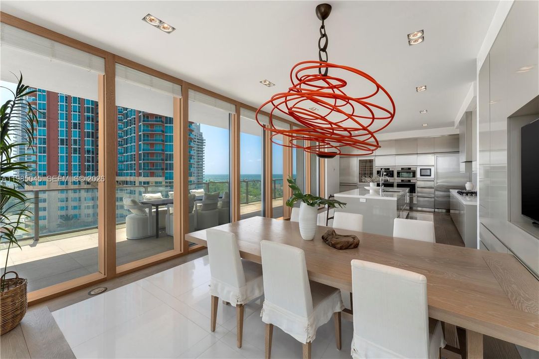 Recently Sold: $13,500,000 (4 beds, 3 baths, 4154 Square Feet)