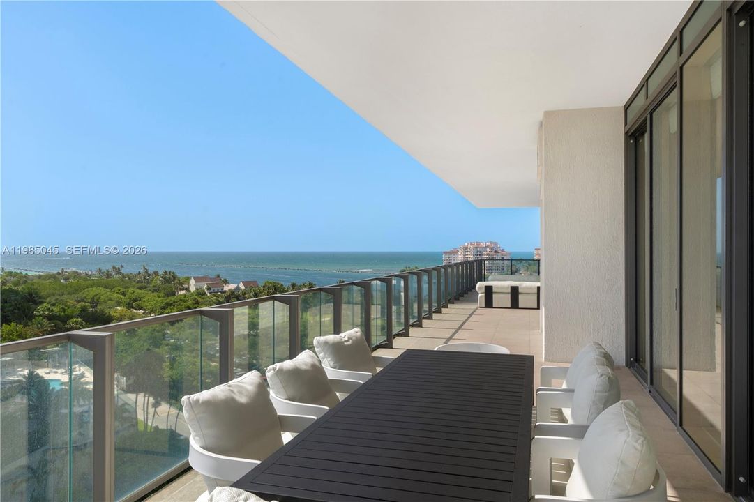 Recently Sold: $13,500,000 (4 beds, 3 baths, 4154 Square Feet)