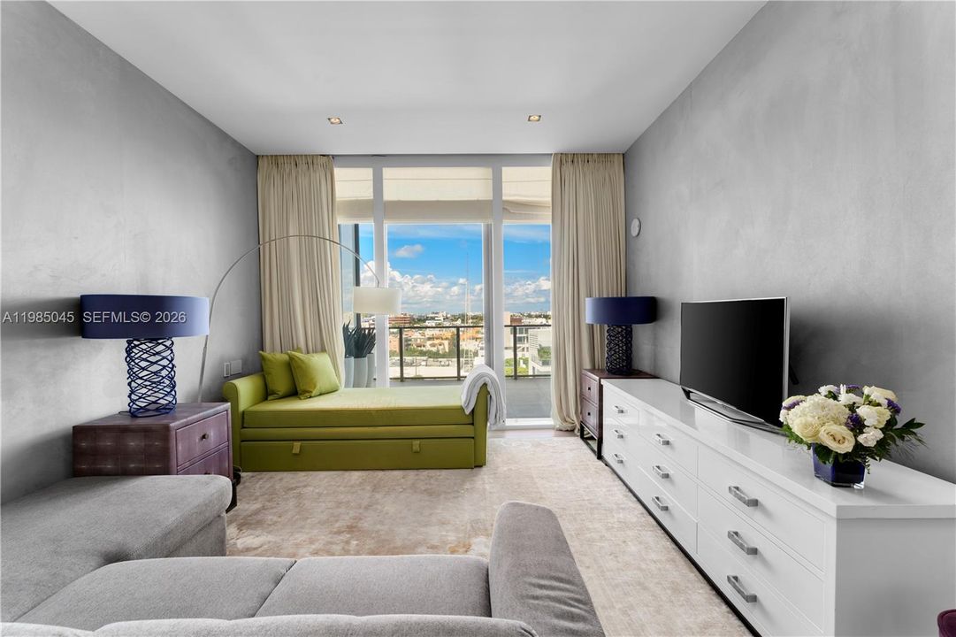 Recently Sold: $13,500,000 (4 beds, 3 baths, 4154 Square Feet)