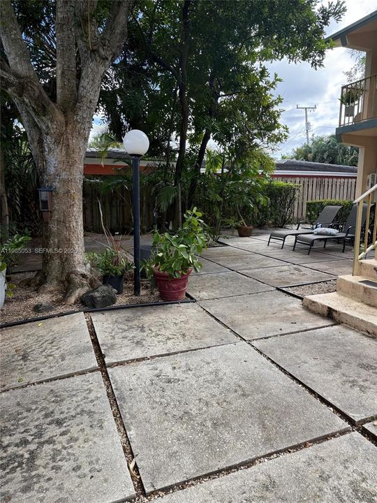 For Sale: $169,999 (1 beds, 1 baths, 567 Square Feet)