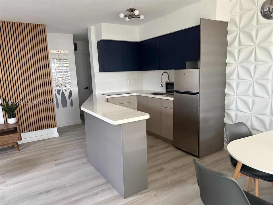 For Sale: $169,999 (1 beds, 1 baths, 567 Square Feet)