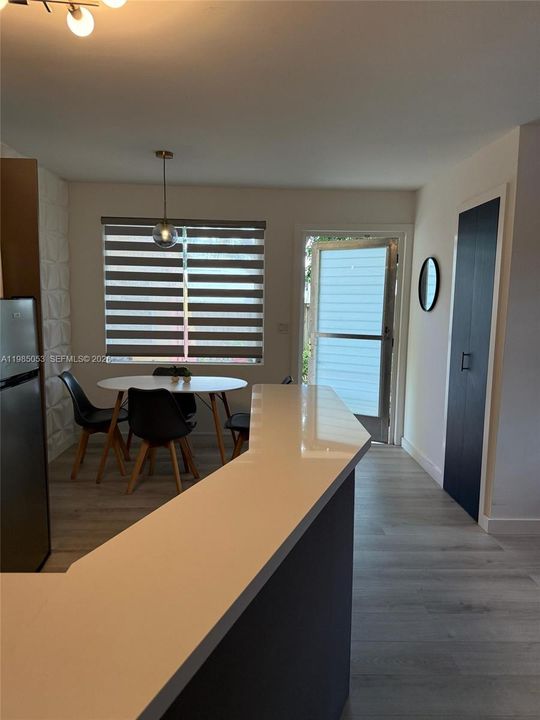 For Sale: $169,999 (1 beds, 1 baths, 567 Square Feet)
