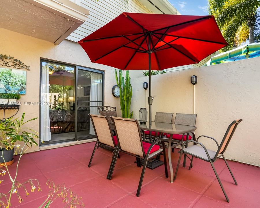 Active With Contract: $235,000 (2 beds, 2 baths, 770 Square Feet)
