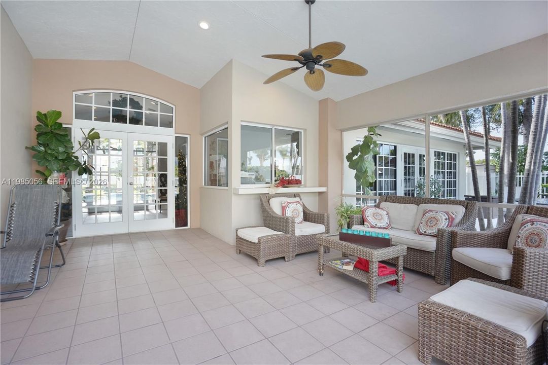 Active With Contract: $235,000 (2 beds, 2 baths, 770 Square Feet)
