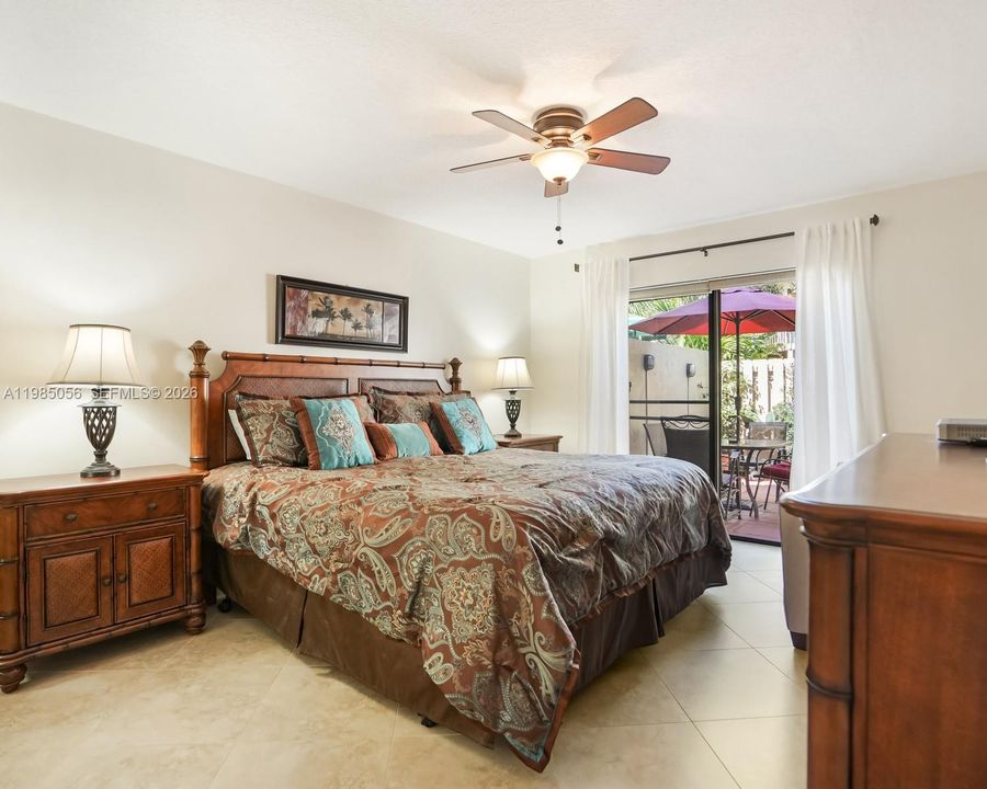 Active With Contract: $235,000 (2 beds, 2 baths, 770 Square Feet)