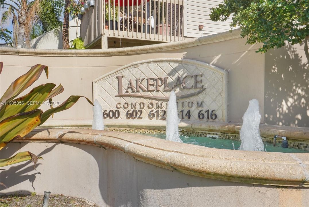 Active With Contract: $235,000 (2 beds, 2 baths, 770 Square Feet)