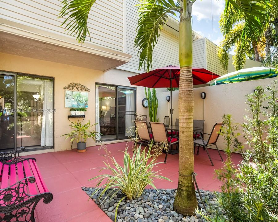 Active With Contract: $235,000 (2 beds, 2 baths, 770 Square Feet)