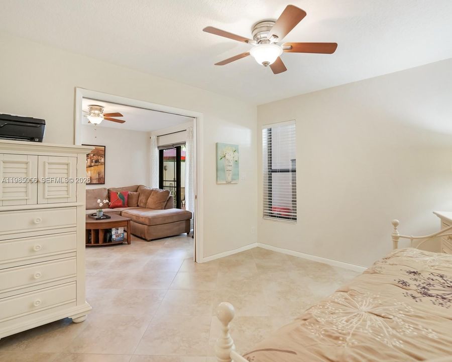 Active With Contract: $235,000 (2 beds, 2 baths, 770 Square Feet)