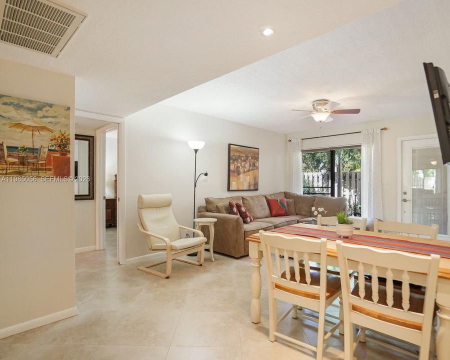 Active With Contract: $235,000 (2 beds, 2 baths, 770 Square Feet)