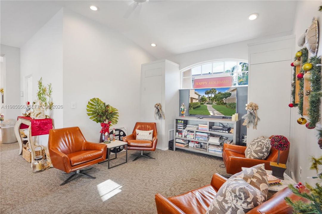 Active With Contract: $235,000 (2 beds, 2 baths, 770 Square Feet)