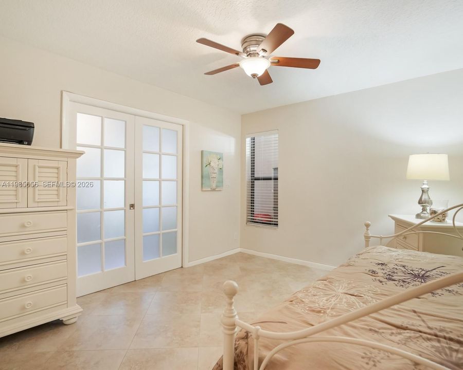Active With Contract: $235,000 (2 beds, 2 baths, 770 Square Feet)
