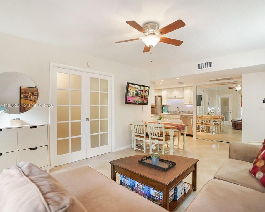 Active With Contract: $235,000 (2 beds, 2 baths, 770 Square Feet)