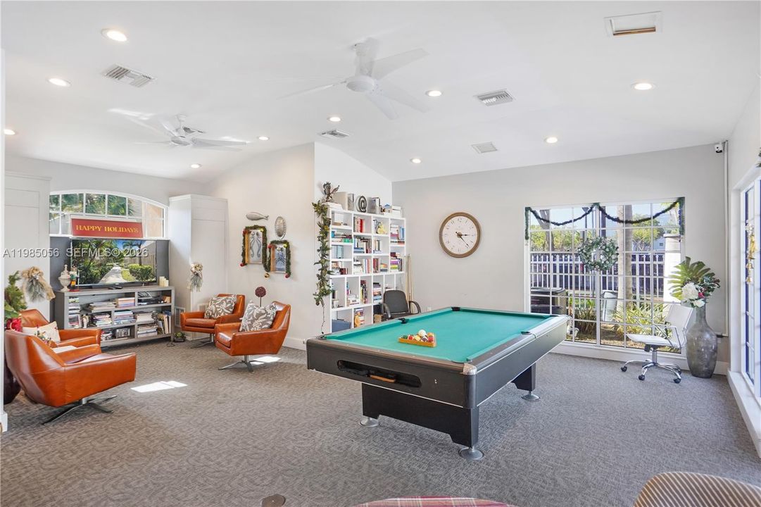 Active With Contract: $235,000 (2 beds, 2 baths, 770 Square Feet)