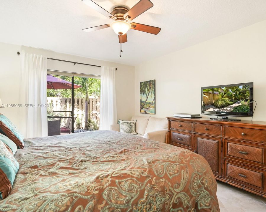 Active With Contract: $235,000 (2 beds, 2 baths, 770 Square Feet)