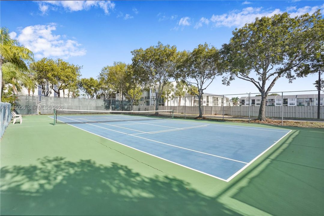 Active With Contract: $235,000 (2 beds, 2 baths, 770 Square Feet)