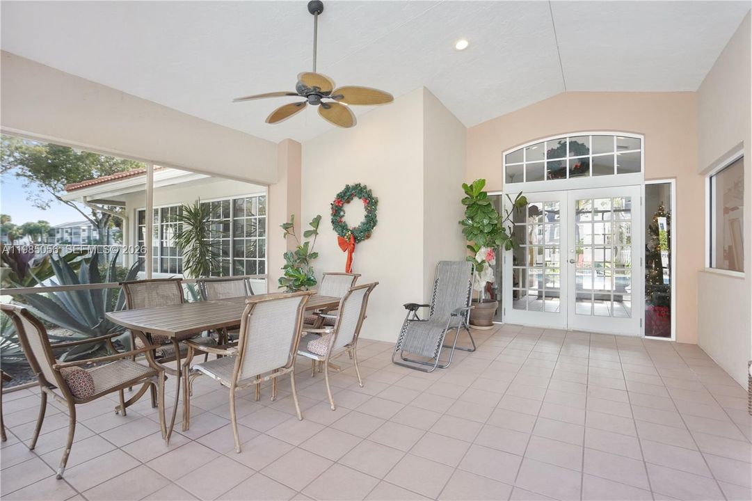 Active With Contract: $235,000 (2 beds, 2 baths, 770 Square Feet)