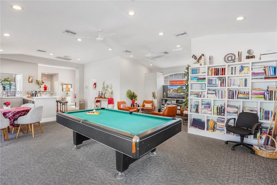 Active With Contract: $235,000 (2 beds, 2 baths, 770 Square Feet)