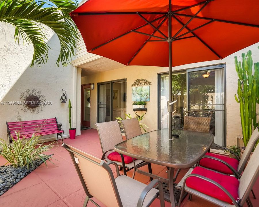Active With Contract: $235,000 (2 beds, 2 baths, 770 Square Feet)
