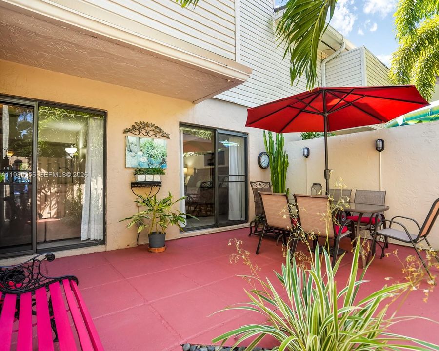 Active With Contract: $235,000 (2 beds, 2 baths, 770 Square Feet)