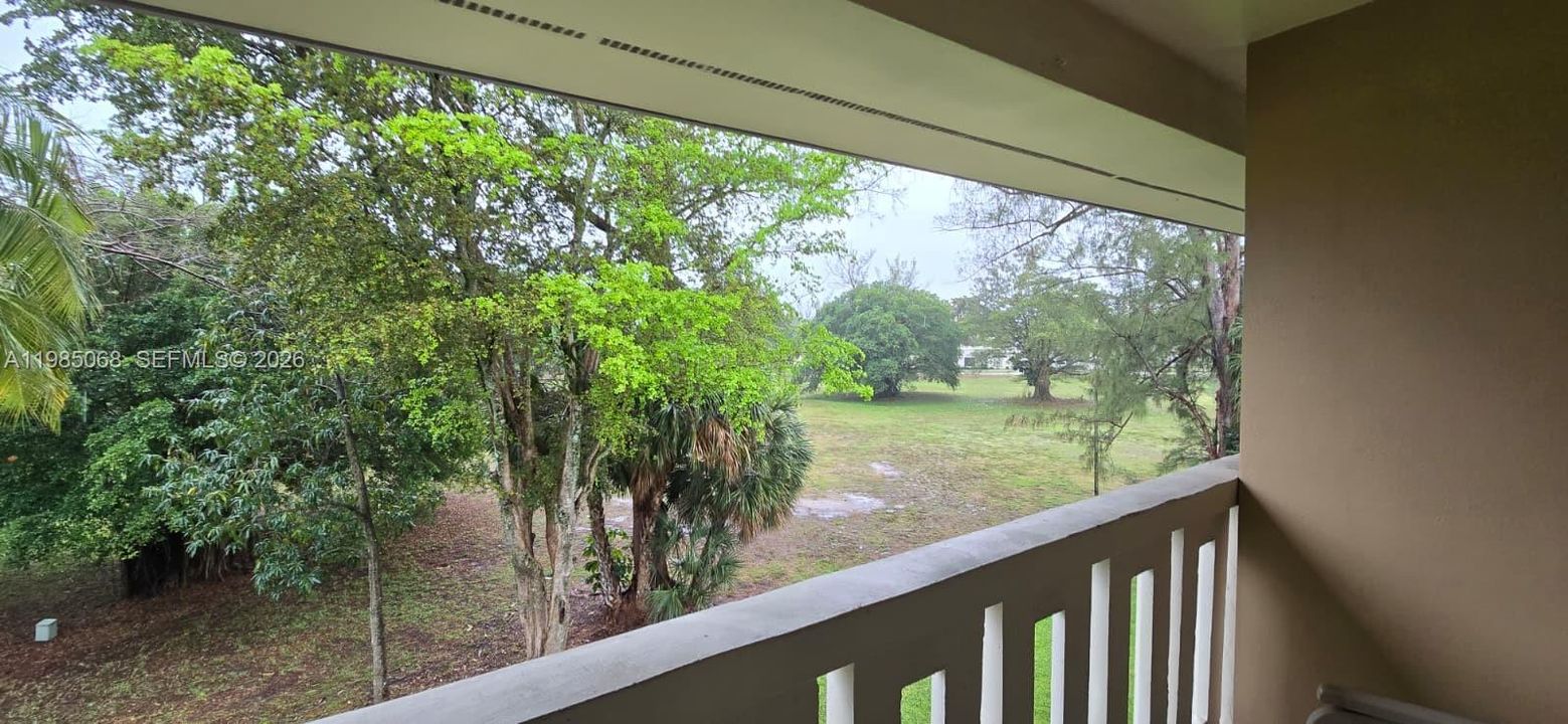For Sale: $329,500 (2 beds, 2 baths, 1040 Square Feet)