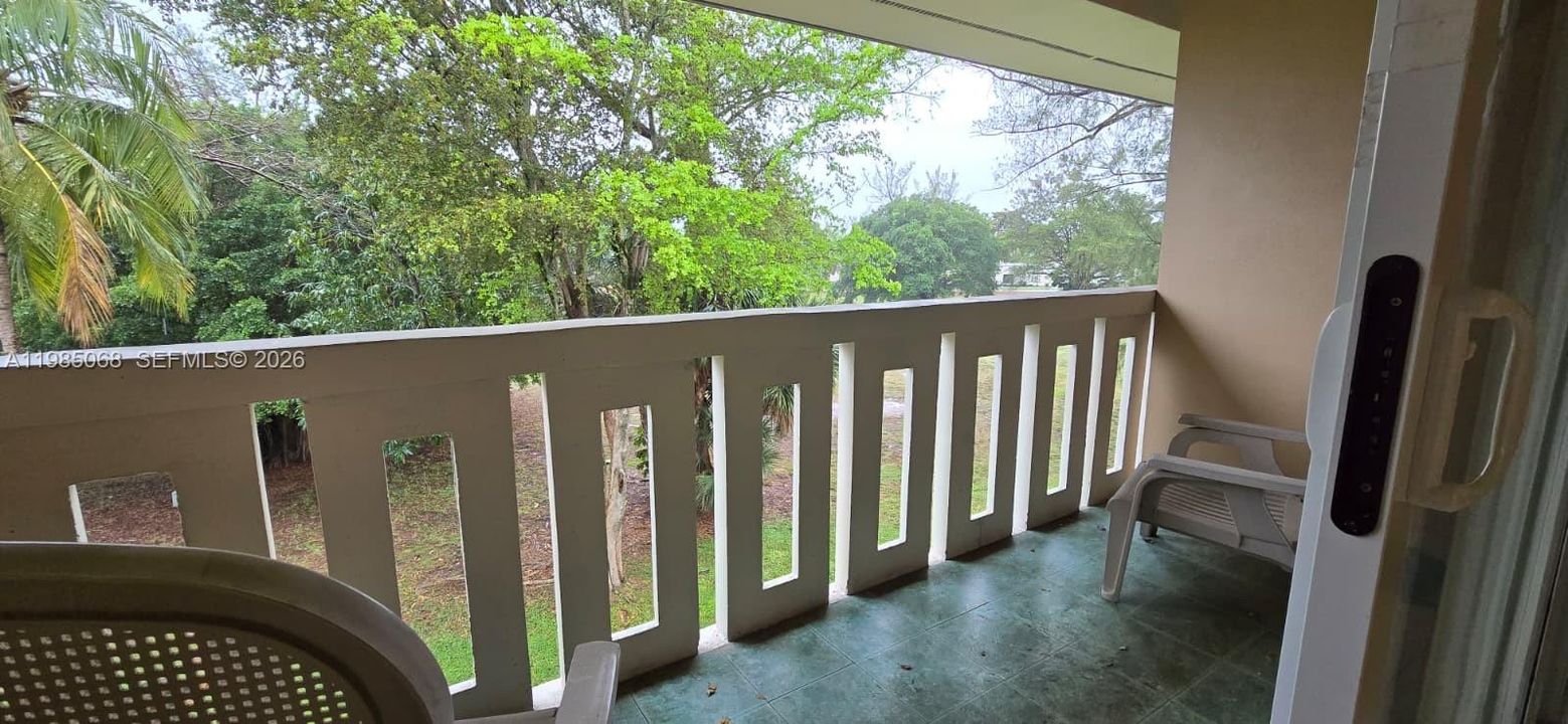 For Sale: $329,500 (2 beds, 2 baths, 1040 Square Feet)