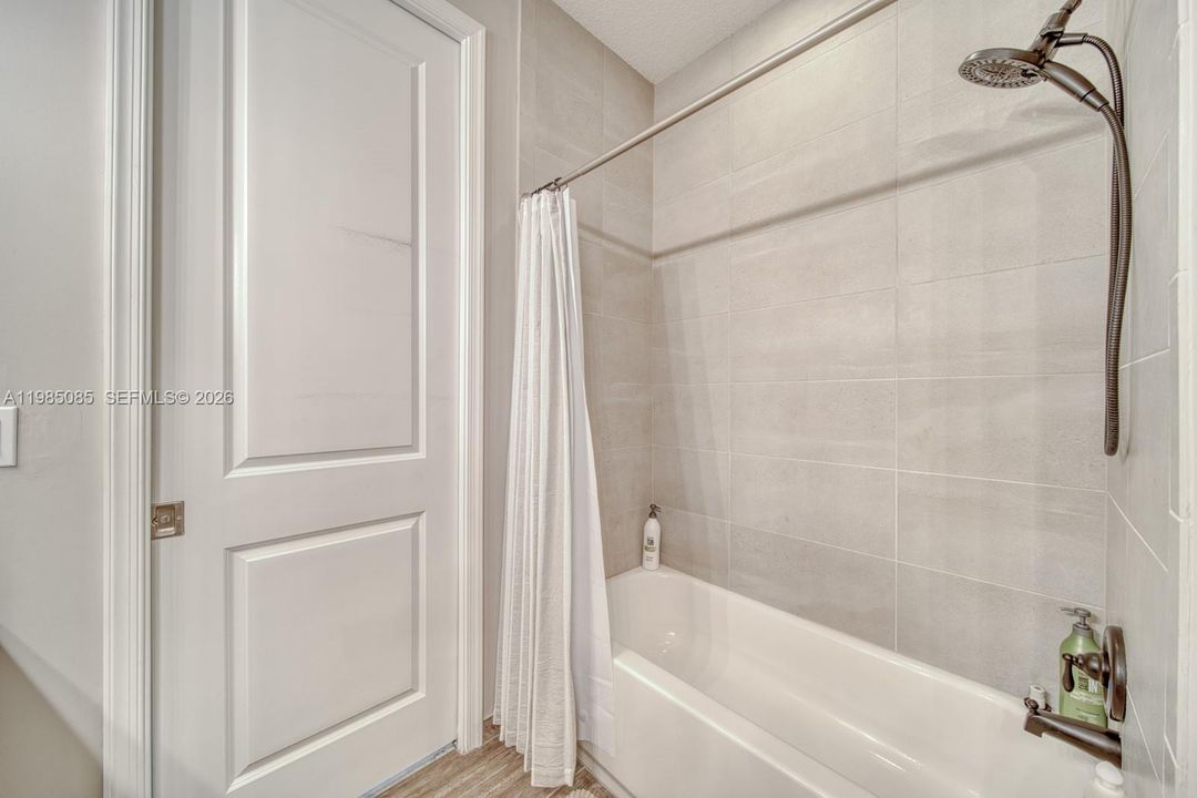 Bath #2 - Tub/Shower