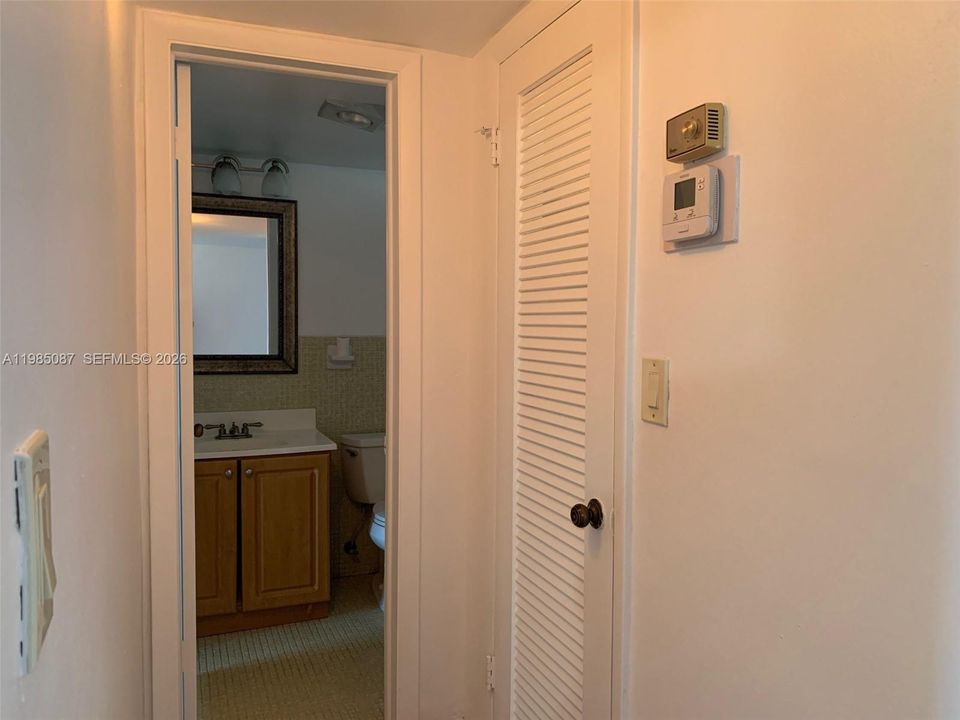 For Sale: $165,000 (1 beds, 1 baths, 768 Square Feet)