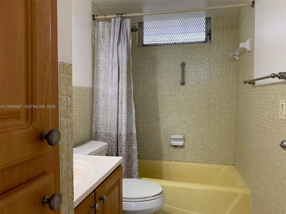 For Sale: $165,000 (1 beds, 1 baths, 768 Square Feet)