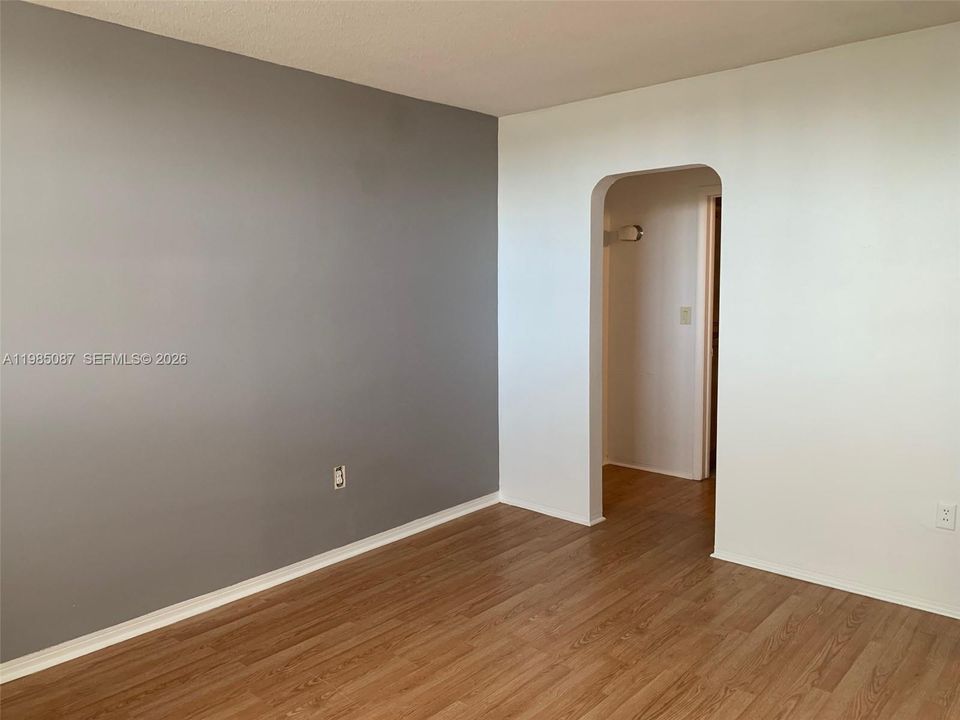 For Sale: $165,000 (1 beds, 1 baths, 768 Square Feet)
