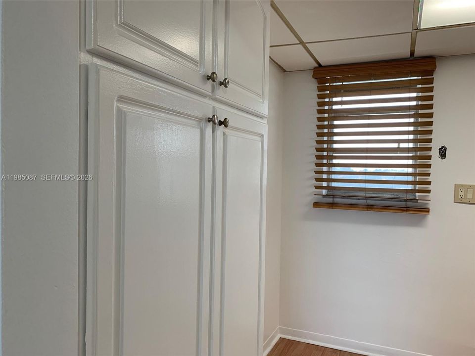 For Sale: $165,000 (1 beds, 1 baths, 768 Square Feet)