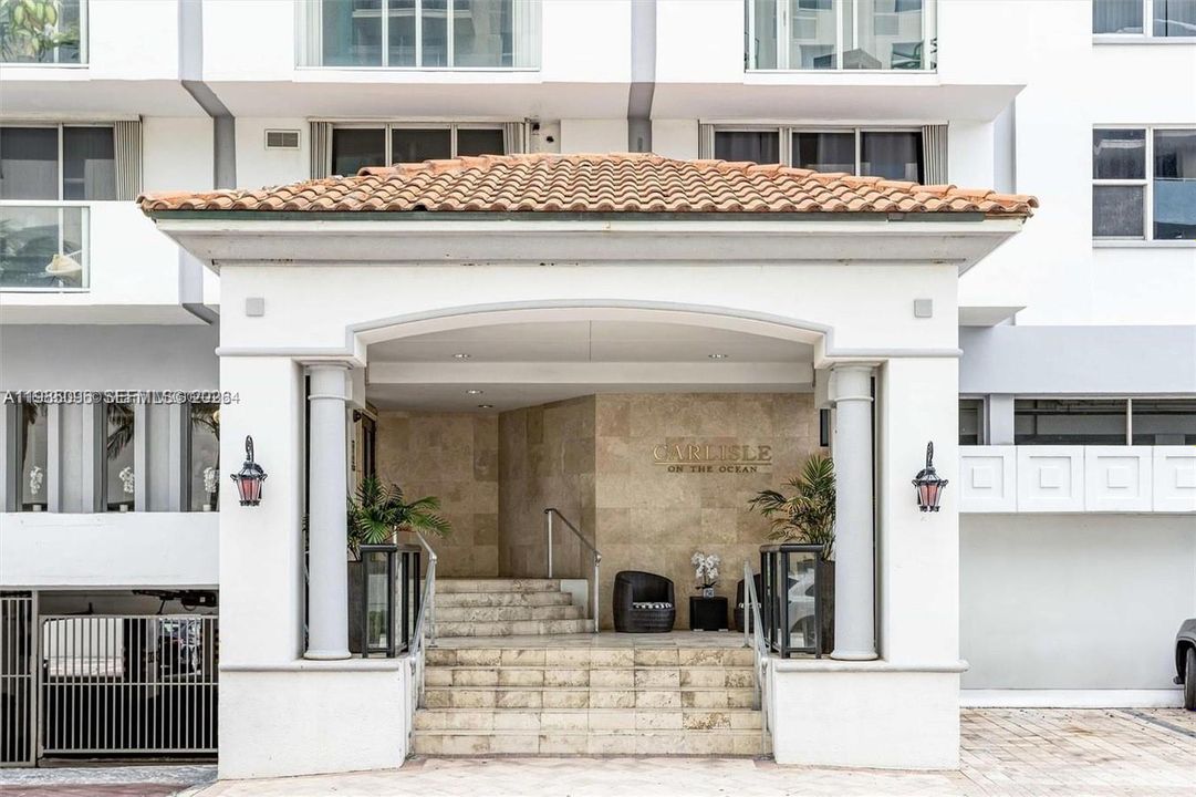 For Sale: $765,000 (2 beds, 2 baths, 987 Square Feet)