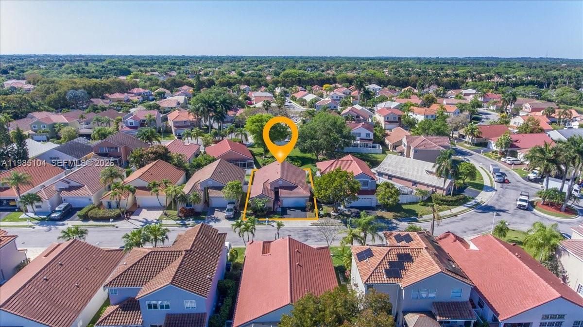 Под контрактом: $673,000 (3 спален, 2 ванн, 1765 Квадратных фут)