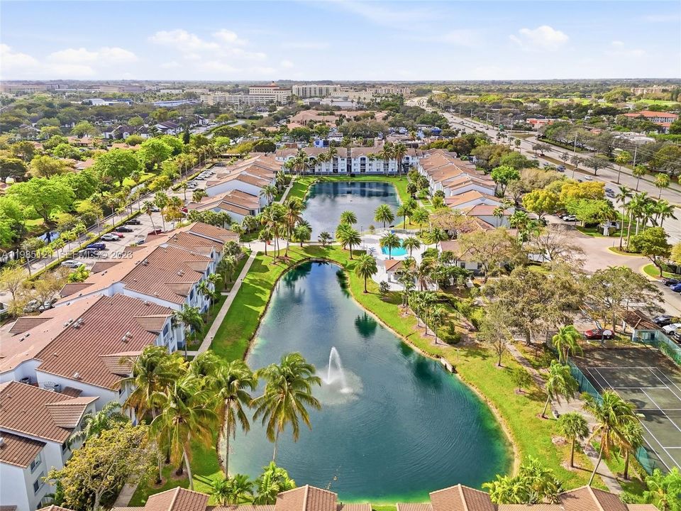 Active With Contract: $225,000 (1 beds, 1 baths, 823 Square Feet)