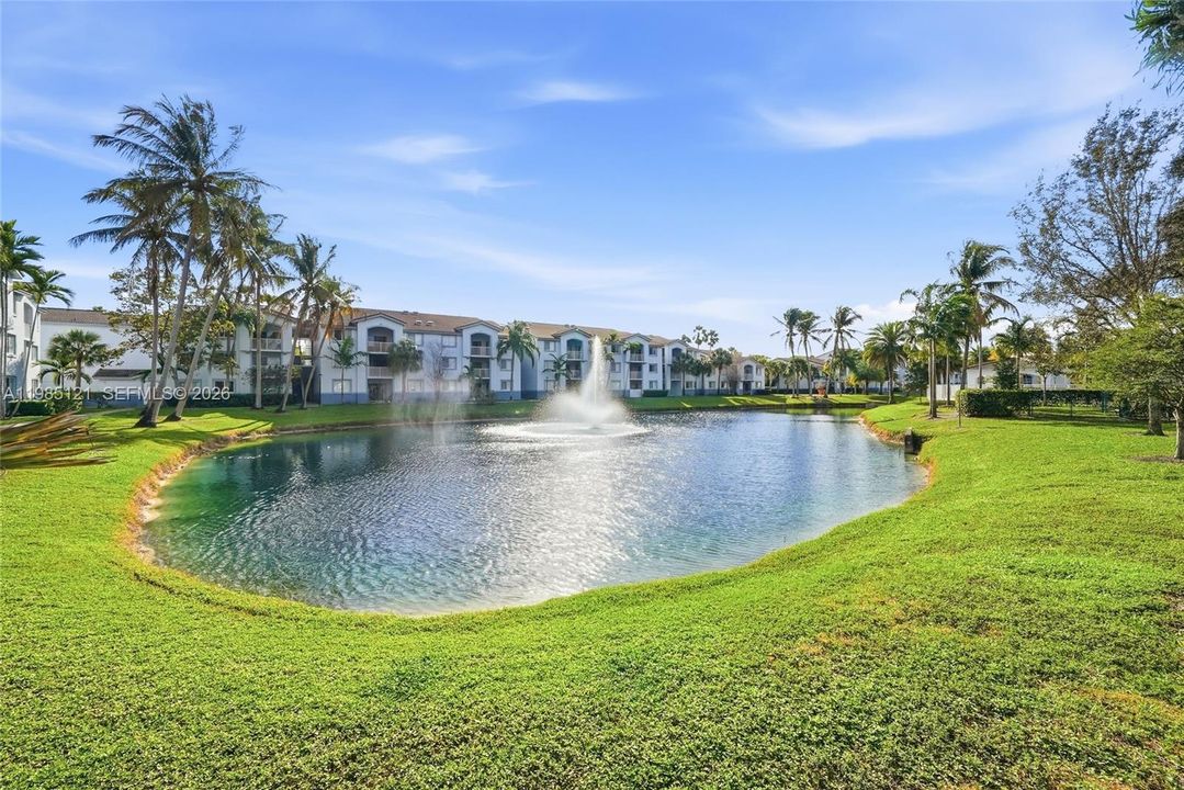 Active With Contract: $225,000 (1 beds, 1 baths, 823 Square Feet)