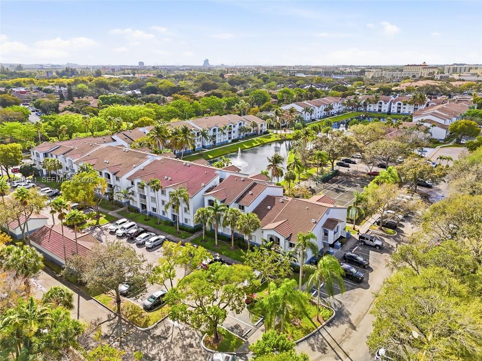 Active With Contract: $225,000 (1 beds, 1 baths, 823 Square Feet)