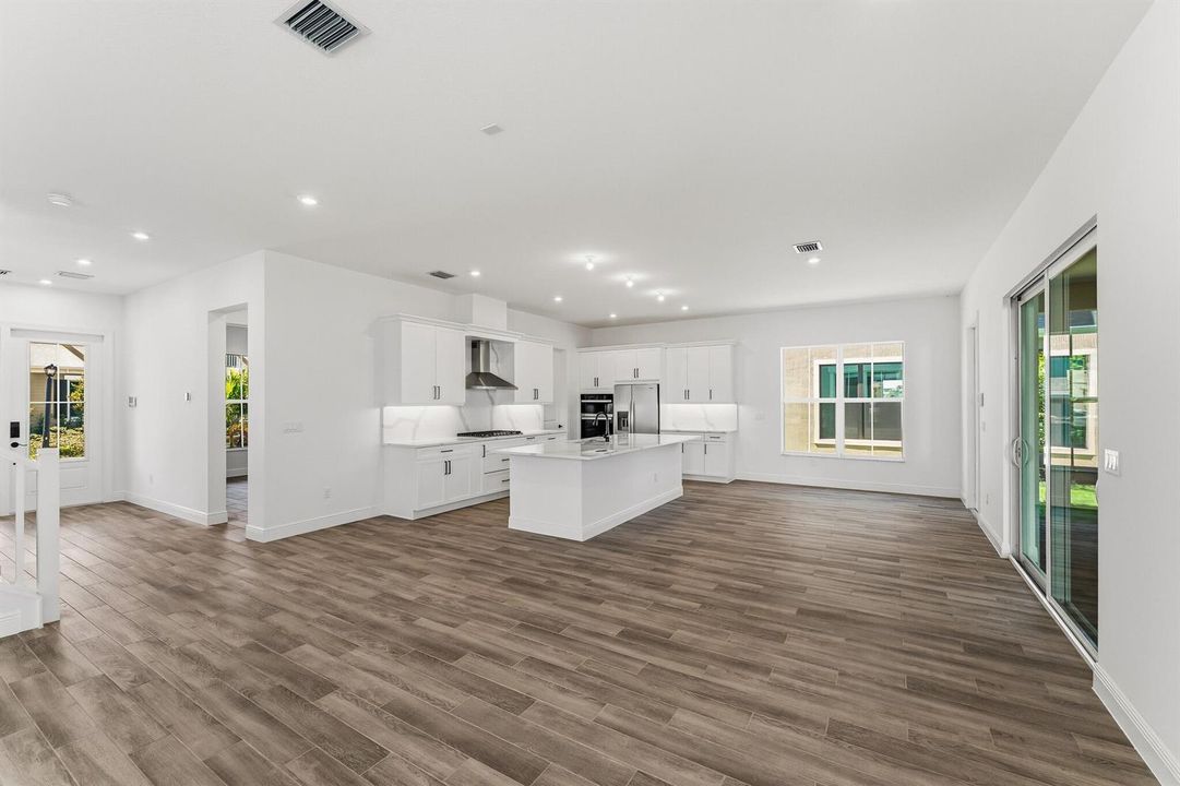 US_SEF_BELLIS_LOT 180_DINING ROOM
