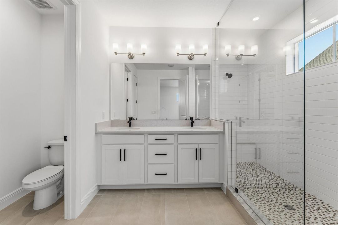 US_SEF_BELLIS_LOT 180_OWNERS BATH