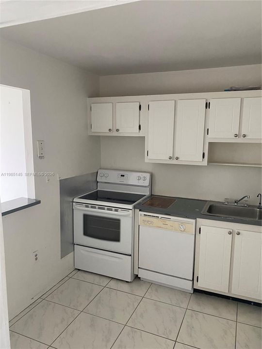 Active With Contract: $125,000 (1 beds, 1 baths, 728 Square Feet)