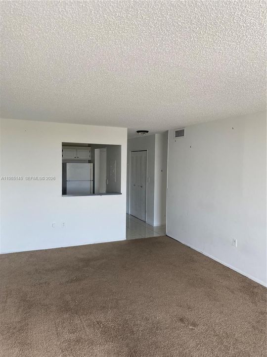 Active With Contract: $125,000 (1 beds, 1 baths, 728 Square Feet)