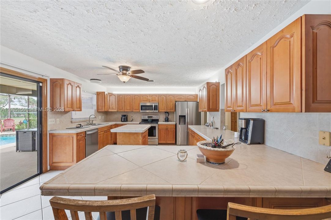 En Venta: $414,900 (2 camas, 2 baños, 2161 Pies cuadrados)