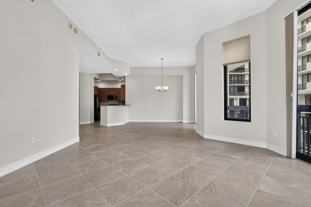 11'6" CEILING HEIGHT