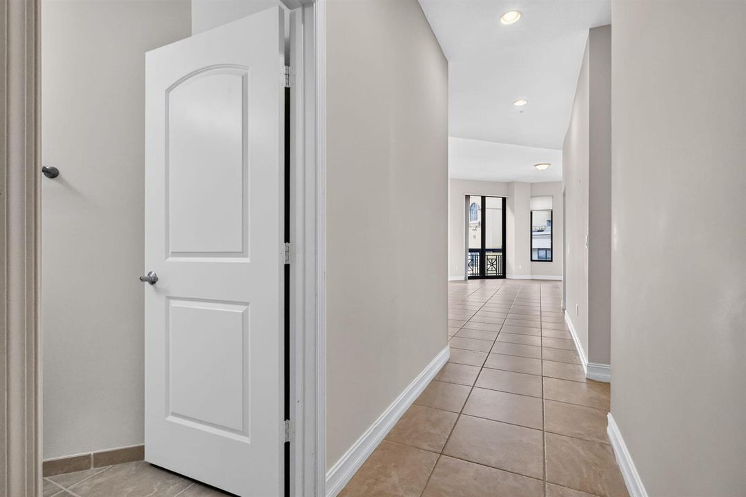 ENTRY TO RESIDENCE 1504