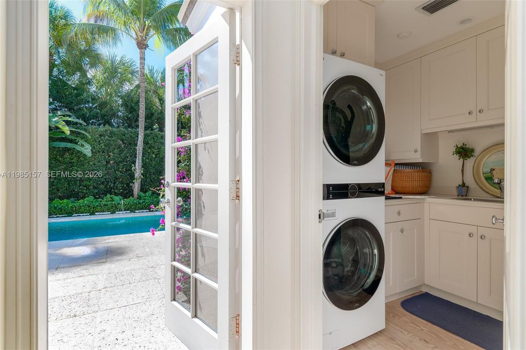 Vendido Recientemente: $6,275,000 (4 camas, 4 baños, 2980 Pies cuadrados)