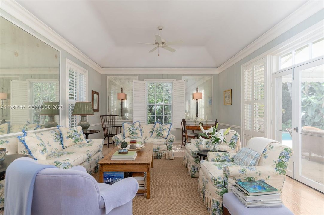 Vendido Recientemente: $6,275,000 (4 camas, 4 baños, 2980 Pies cuadrados)