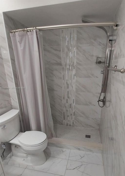 Activo con contrato: $2,350 (2 camas, 2 baños, 1065 Pies cuadrados)