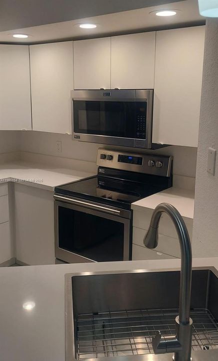 Activo con contrato: $2,350 (2 camas, 2 baños, 1065 Pies cuadrados)