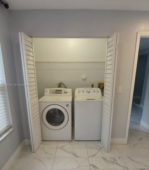 Activo con contrato: $2,350 (2 camas, 2 baños, 1065 Pies cuadrados)